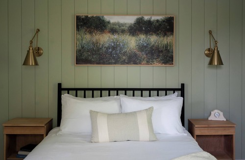 Selwyn Cabin | Lakefront Lodge Suite - The Forest Hill Lodge
