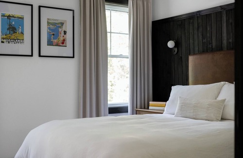 Selwyn Cabin | Lakefront Lodge Suite - The Forest Hill Lodge