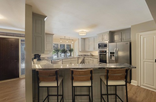 Gainesville House | Lakefront Lodge with Dock - 7 Private Sleeping Areas and Huge Treehouse Deck