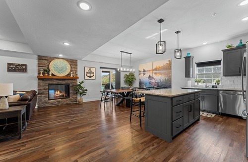 Hollister House | Lakefront Lodge with Sunrises, Hot Tub, Game Room Indoor Pool, Pickleball, More!