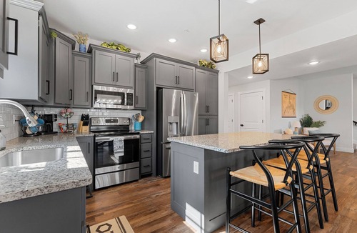 Hollister House | Lakefront Lodge with Sunrises, Hot Tub, Game Room Indoor Pool, Pickleball, More!