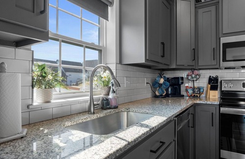 Hollister House | Lakefront Lodge with Sunrises, Hot Tub, Game Room Indoor Pool, Pickleball, More!