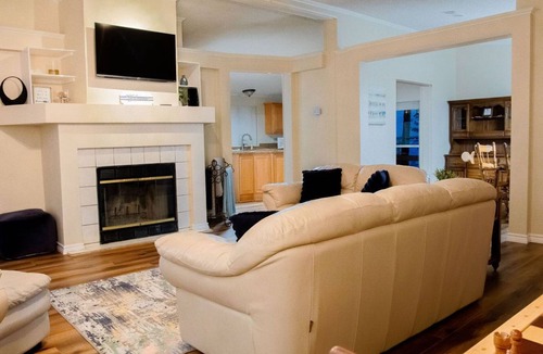 Carolyn Estates House | Lakefront lodging that your family will love