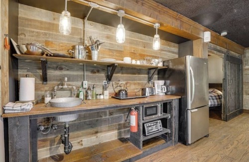 Cantley Apartment | Lakefront Loft 3,Retreat | Fireplace, Hot Tub & Paddleboards | Sleeps 4