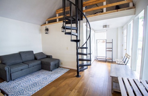 Noblesville House | Lakefront Loft- sleep 5, hot tub
