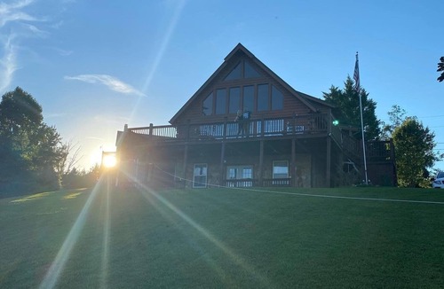 Bean Station House | Lakefront log cabin on stunning Cherokee Lake!