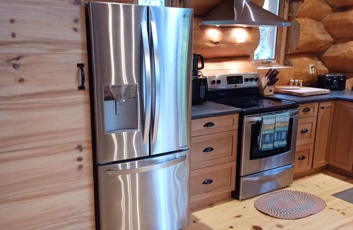 Kincardine Cabin | Lakefront log cabin in the woods!