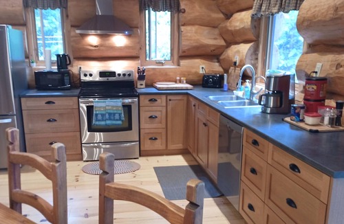 Kincardine Cabin | Lakefront log cabin in the woods!