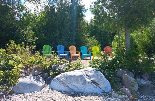 Kincardine Cabin | Lakefront log cabin in the woods!