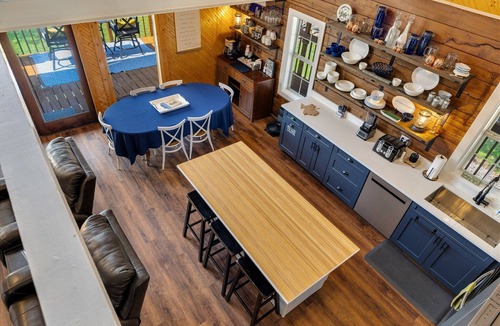Eastland Cabin | Lakefront log cabin w/private dock! Dog friendly!