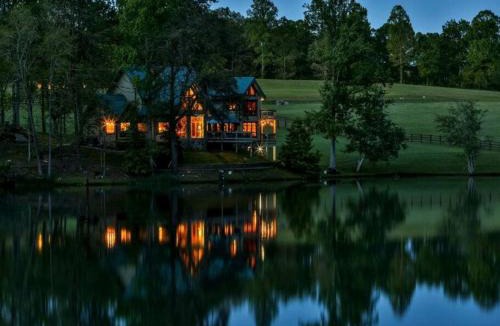 Ellijay House | Lakefront Log Elegance: True Cabin with Hot Tub and Sauna Amidst Mountain Views