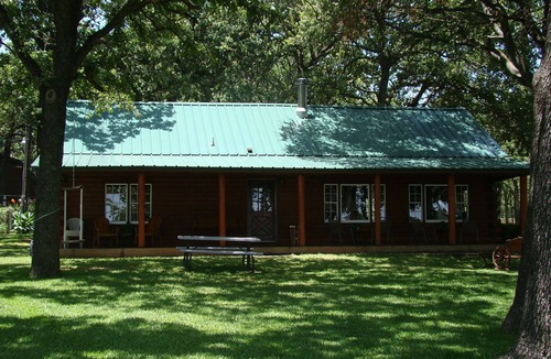 Azle House | Lakefront Log Home on 1.5 Gated Acres W/130 Sixty Foot Oaks!