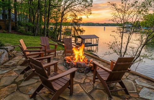 Mayhew House | Lakefront Log Home with Dock, Firepit, Kayaks