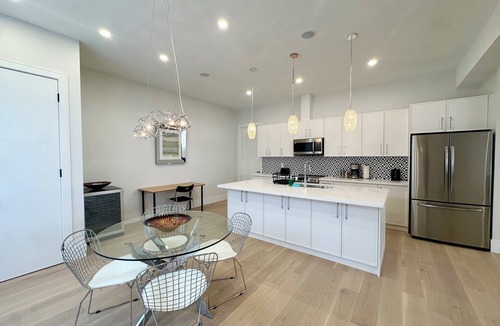 Grimsby House | Lakefront Lower Level Walkout- 35 min to Niagara