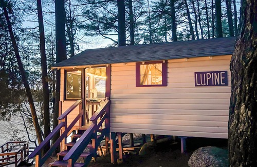 Orland Cabin | Lakefront Lupine Tiny Cabin @ Getogether Stays