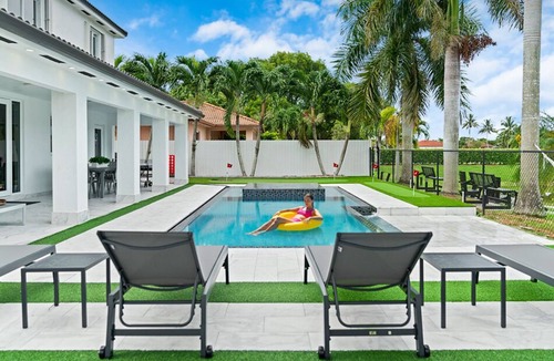 Ludlam House | Lakefront Lux Villa w/Games, Spa, BBQ, Pool & Fun