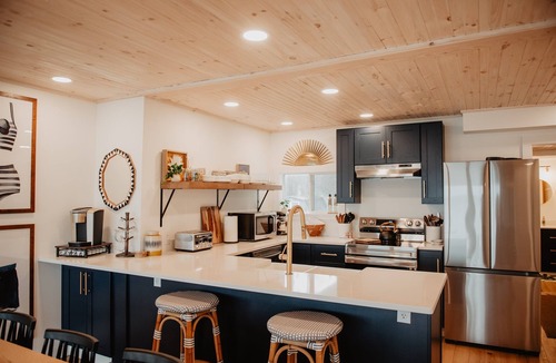 Auburn House | Lakefront Luxe | Dock, Kayaks & Modern Design