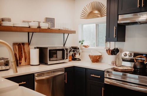 Auburn House | Lakefront Luxe | Dock, Kayaks & Modern Design