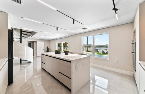 Miami Gardens House | Lakefront Luxe Near Hard Rock Stadium Pool & BBQ
