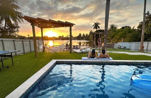 Miami Gardens House | Lakefront Luxe Near Hard Rock Stadium Pool & BBQ