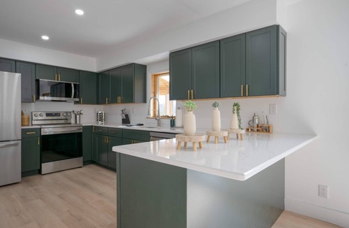 Athens House | Lakefront Luxe Retreat | Beach, Pools, Pickleball