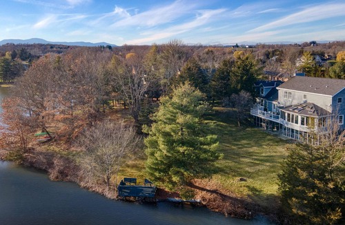 Athens House | Lakefront Luxe Retreat | Beach, Pools, Pickleball