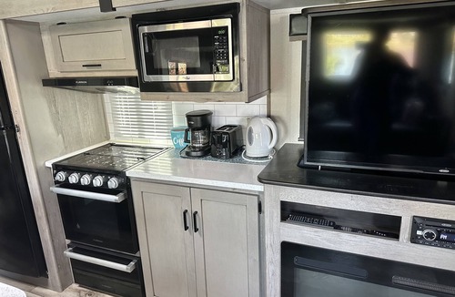 Deltona Lakes House | Lakefront Luxurious 38 ft Camper