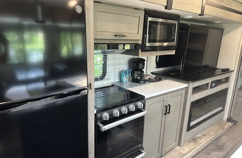 Deltona Lakes House | Lakefront Luxurious 38 ft Camper