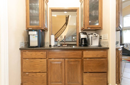 Council Creek South House | Lakefront Luxury-Breathtaking Views-Games-Firepit