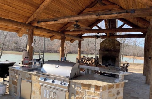 Stilwell Cabin | Lakefront Luxury Camping Amazing Wildlife Preserve