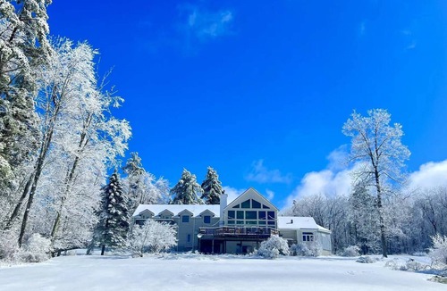 Oneonta Ski Chalet | Lakefront Luxury Chalet 7 Bedrooms