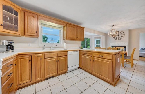 High Point House | Lakefront LUXURY- Deep water cove, lg covered dock, hot tub, kayaks + 2 game rms