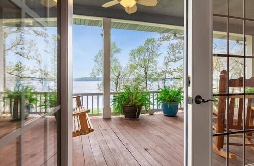 Etoile House | Lakefront Luxury for the Whole Crew