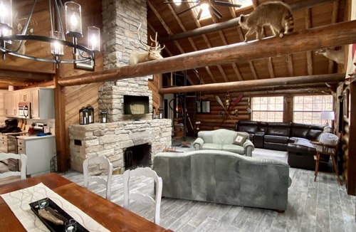 Garfield House | Lakefront Luxury Log Cabin 6 Private Acres, 6p Hot Tub, Firepit, Kayaks, 86” TV