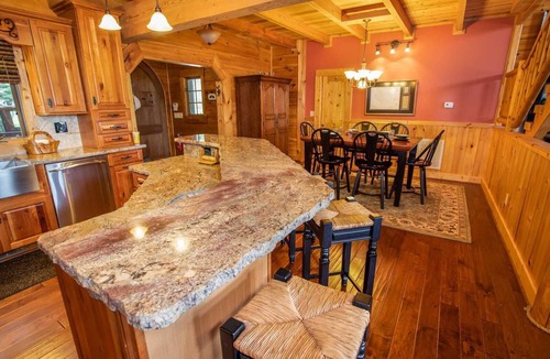 Wilkesboro Cabin | Lakefront Luxury Log Home near Downtown