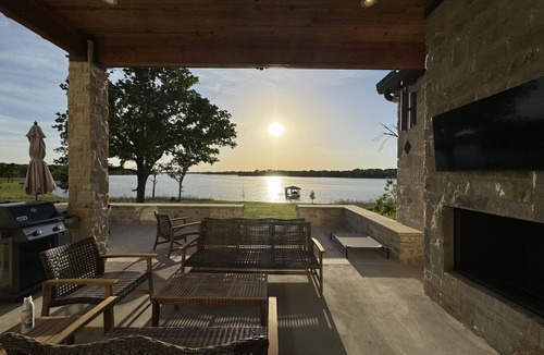 Log Cabin House | Lakefront Luxury on Cedar Creek @ BLACK IRON