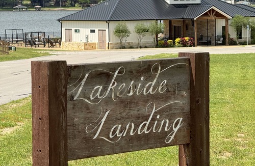 Log Cabin House | Lakefront Luxury on Cedar Creek @ BLACK IRON