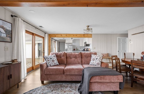 Rochester House | Lakefront Luxury on Lake Manitou - Modern Comforts & Stunning Views