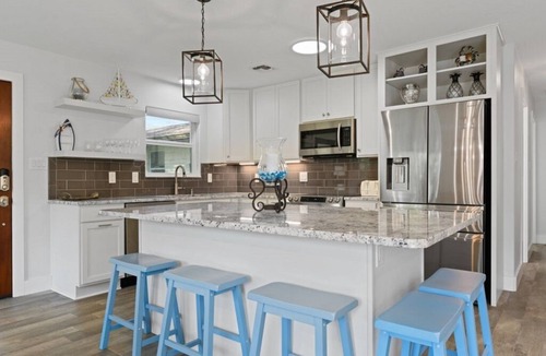 Kingsland House | Lakefront Luxury on quiet cove - Perfect to relax & play! Room for everyone