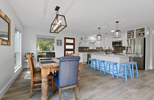 Kingsland House | Lakefront Luxury on quiet cove - Perfect to relax & play! Room for everyone