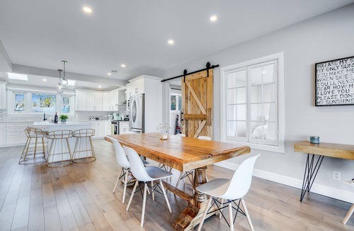 Kingsville House | Lakefront Luxury | Pool, Hot Tub, Wine Route