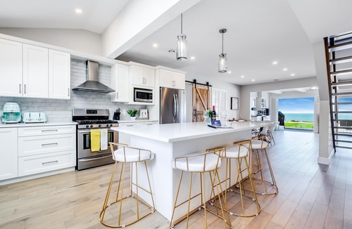 Kingsville House | Lakefront Luxury | Pool, Hot Tub, Wine Route