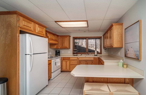 Garfield House | Lakefront Luxury | Private Pickleball Court