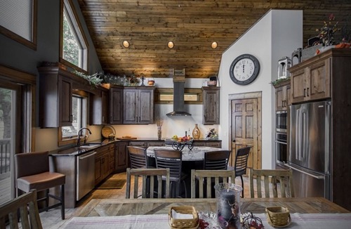 Elwood House | LAKEFRONT LUXURY + PRIVATE DOCK-Sleeps 12.