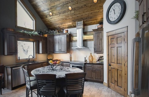 Elwood House | LAKEFRONT LUXURY + PRIVATE DOCK-Sleeps 12.