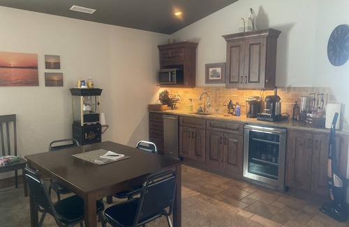Elwood House | LAKEFRONT LUXURY + PRIVATE DOCK-Sleeps 12.