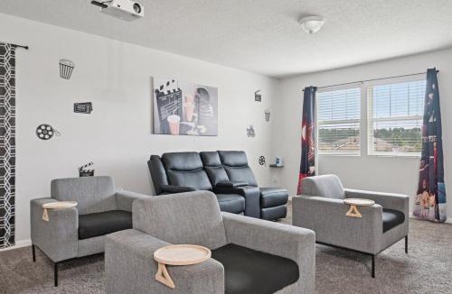 Northside House | Lakefront Luxury Retreat 5BR