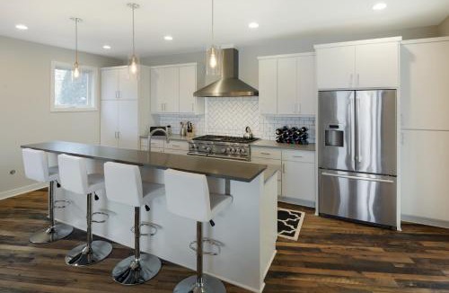 Mound House | Lakefront Luxury