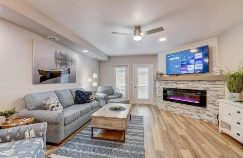 Lake Delton House | Lakefront Luxury for Families or Couples