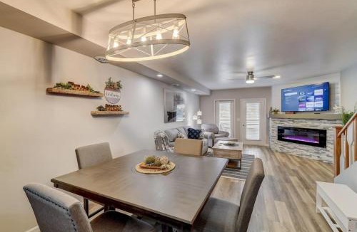 Lake Delton House | Lakefront Luxury for Families or Couples